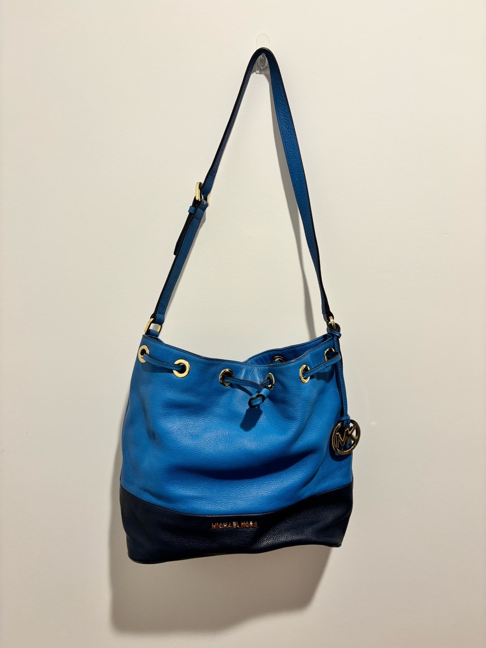 💕Michael Kors Blue Leather Drawstring Shoulder Bag💕